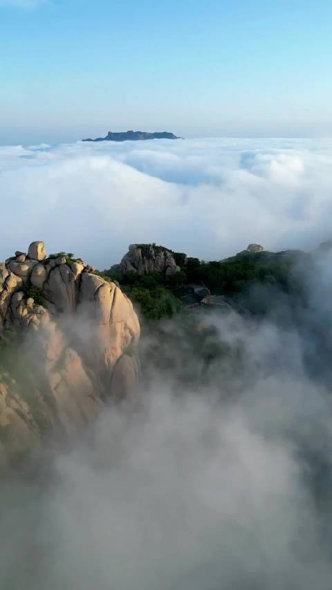 五莲山云海,云雾缭绕人间仙境,(拍摄:三叶草)