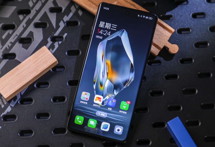 上市四个月后降至2975元,16gb 1tb,5500ma 满血旗舰芯片