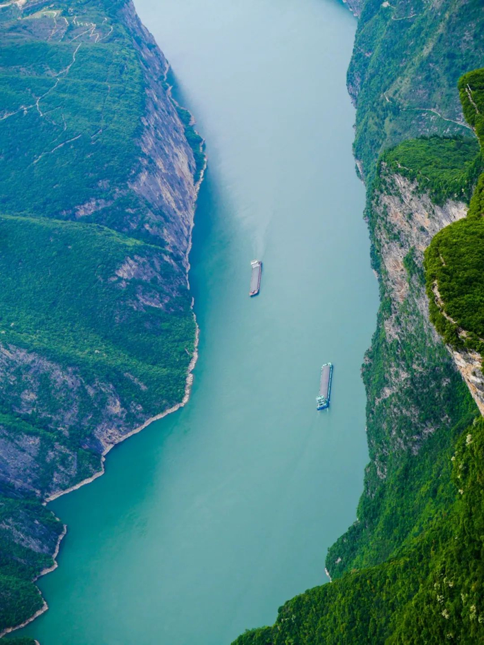 中国沿江公路,别太耀眼