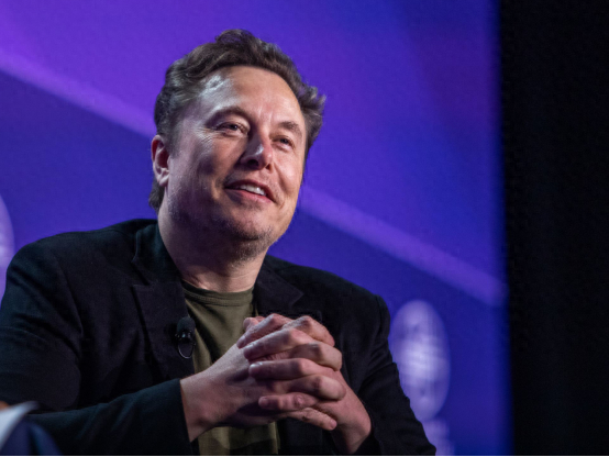 马斯克当地时间6日晚在洛杉矶举行的米尔肯研究所全球会议上 图自Axios新闻网报道配图