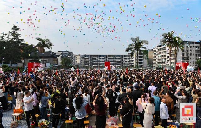 荣县中学举行2021级感恩责任主题教育活动暨成人仪式