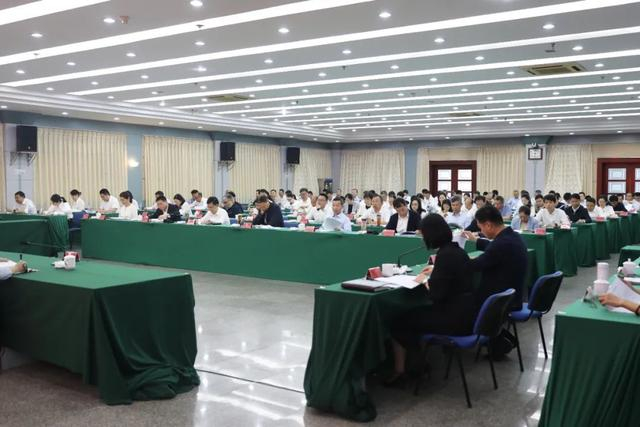 青山湖区"1 5 2"重点工作总指挥部第17次调度会暨全区一季度经济运行