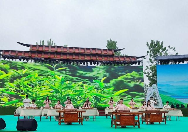 推介会茶艺展示。洪晓燕 摄