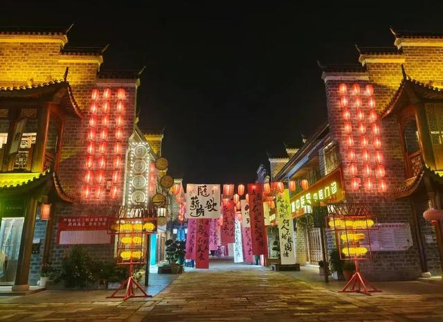 街巷中徘徊樟树三皇里图源:小红书bebe随处一站都咔咔出片"莫以宜春远