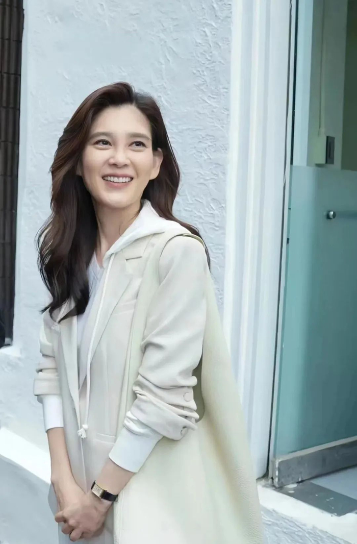 白富美下嫁心机穷小子,下场这么惨?