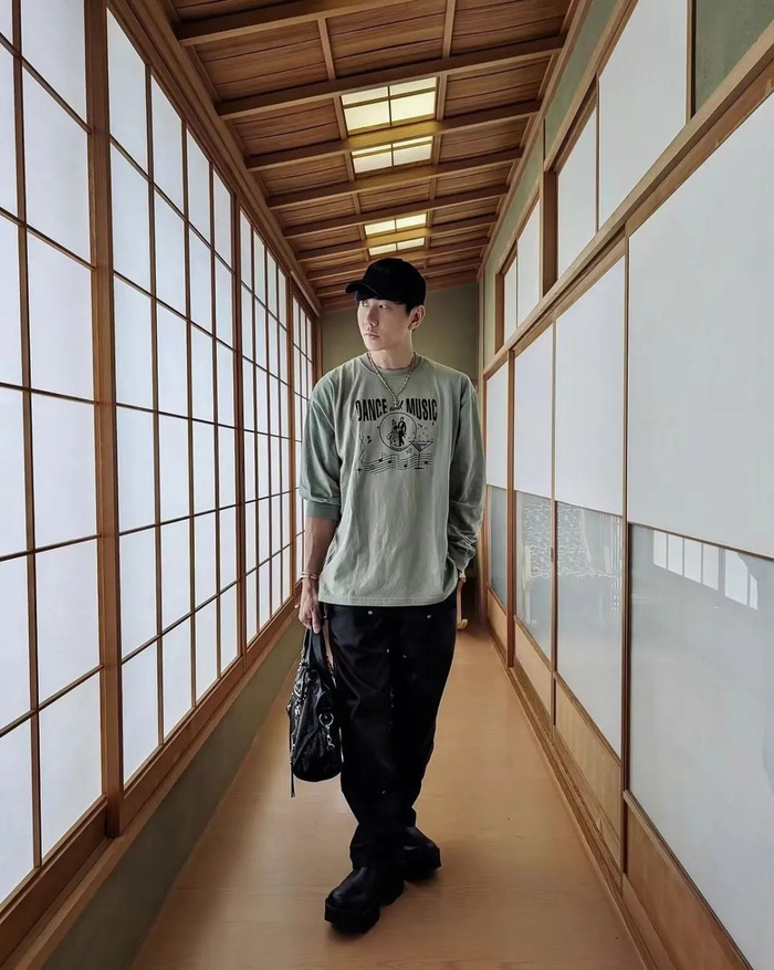 林俊杰又上脚「ts x aj1」初代1.0倒钩了!