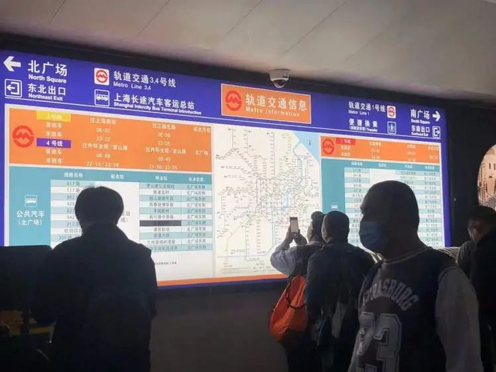 乘客蒙了：上海火车站换乘地铁不是免二次安检吗？原来是没走对__财经头条