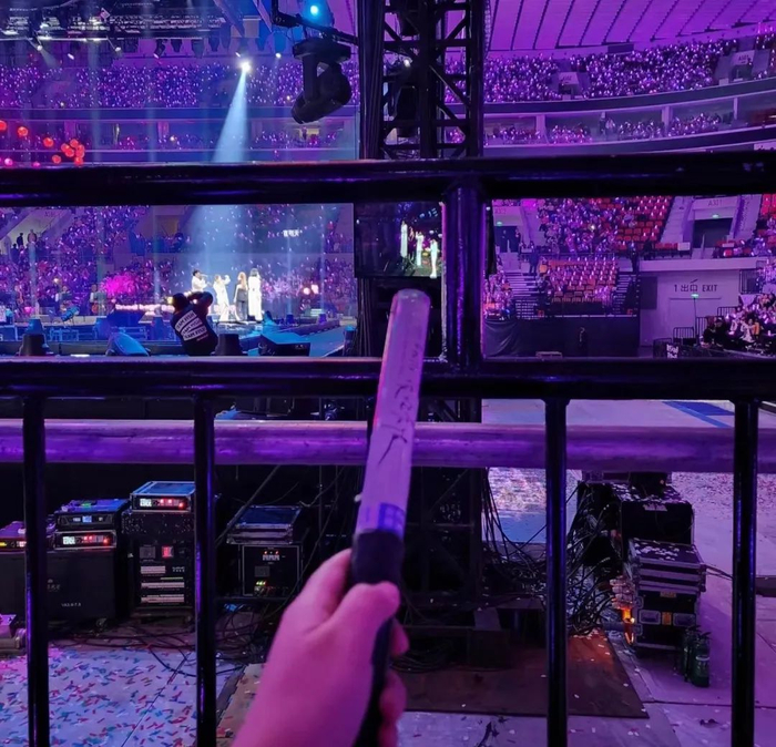 观众在演唱会买到“铁窗票”