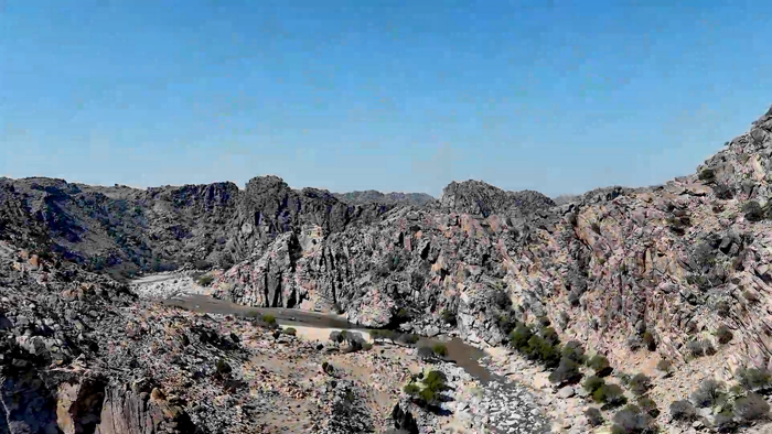内蒙古乌拉特中旗:查石太大峡谷初夏景色美