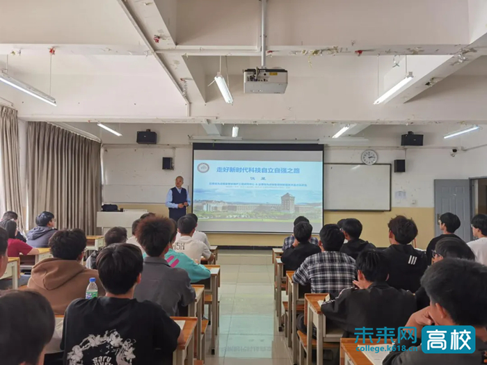 云南机电职业技术学院校长走进课堂为学生讲授思政课