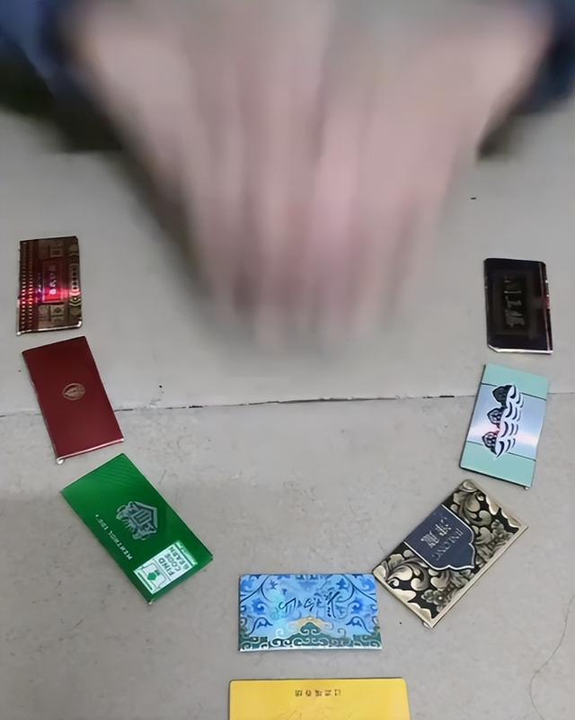 小学生沉迷废烟盒超过奥特曼?我问了一线教师怎么看