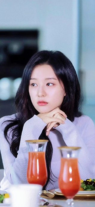 女主金智媛99这耀眼的美貌!