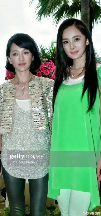 看到这张杨幂和周迅早期的同框合照