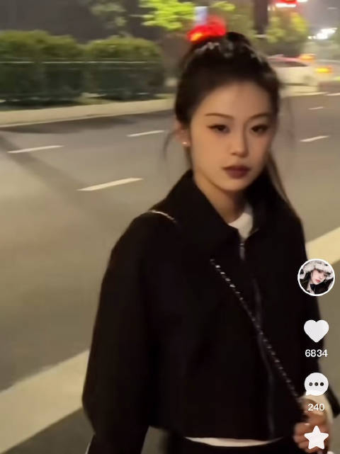 二姗晒出自己以前摇头的视频和现在的反差