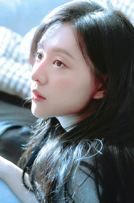 女主金智媛99这耀眼的美貌!