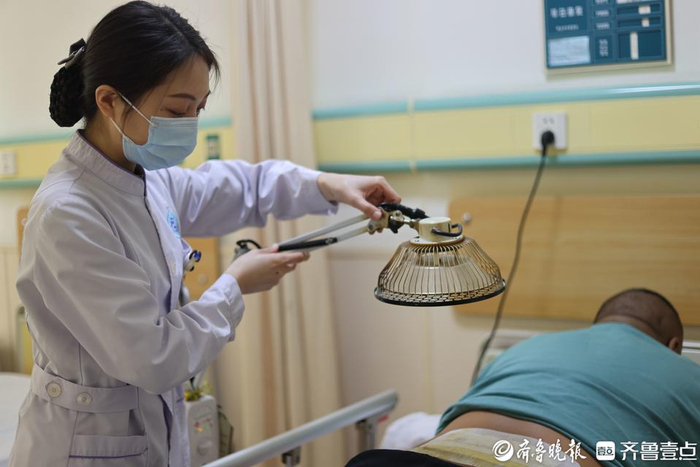 曲艺:因热爱而改变,护理工作不到一年就从"社恐"成"社牛"|吕奇_新浪