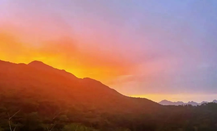 图：叮当拍摄的晚霞，来源：叮当供图