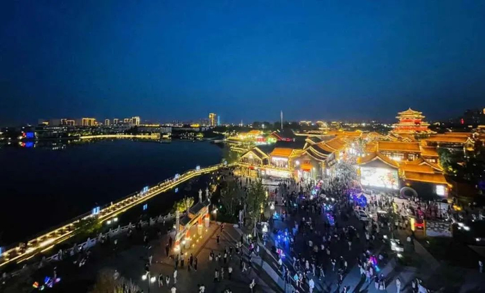 图：河北沧州南川老街的人流，来源：小茹供图