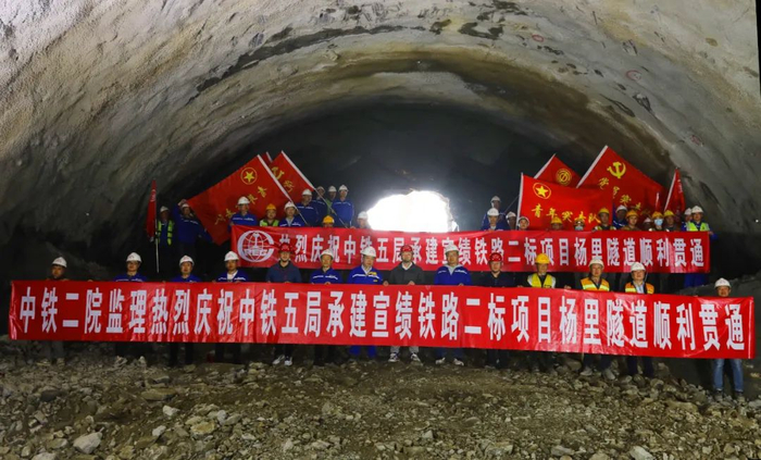 巨龙飞皖南 天堑变通途
