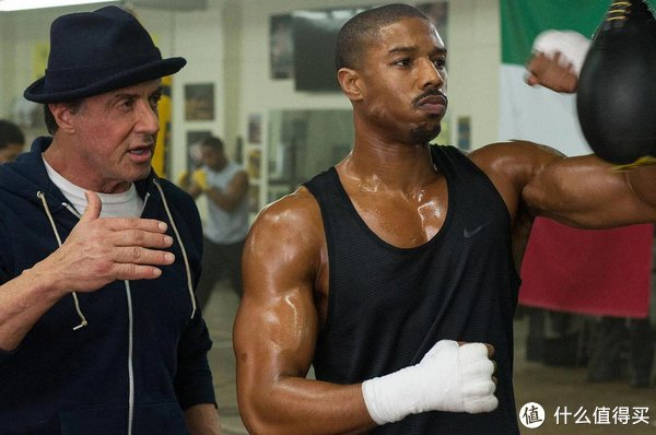 影片讲述了一个名叫"奎迪"·约翰逊的拳击手的故事,这位角色由迈克尔