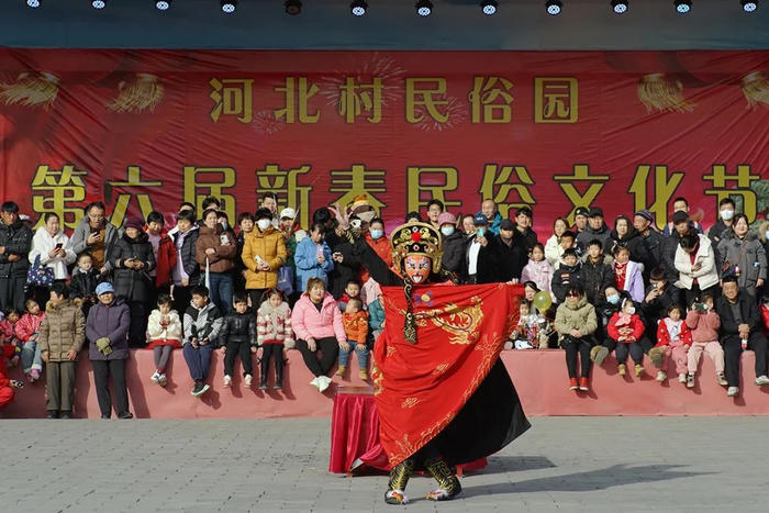 河北村民俗园第六届新春民俗文化节上的川剧变脸表演.