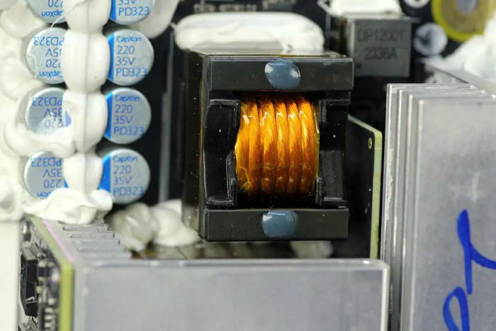 拆解报告:大疆512wh 1000w户外电源power 500