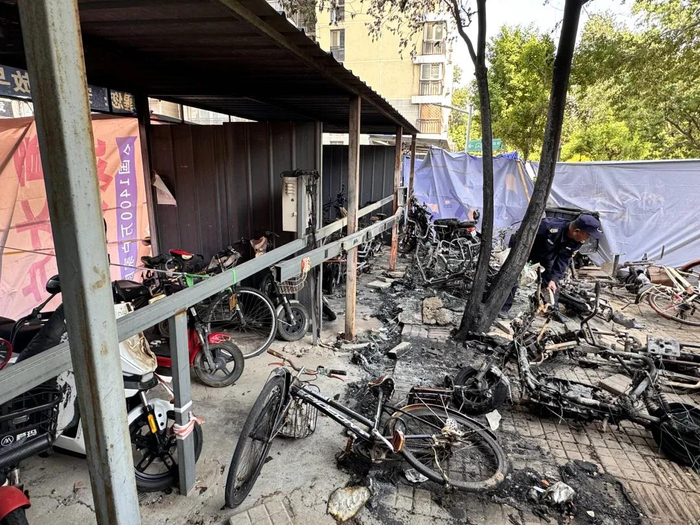 电动车"怒火中烧",幸得室外充电逃过一劫!