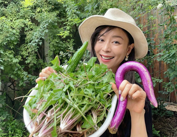 44岁的张静初,活成内娱另类卷王