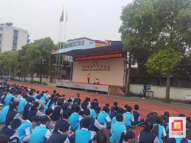 提高应急救护能力,5月7日上午,沿滩区红十字会走进沿滩中学和九洪中学