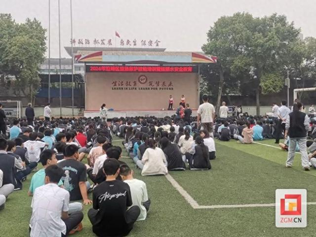 提高应急救护能力,5月7日上午,沿滩区红十字会走进沿滩中学和九洪中学