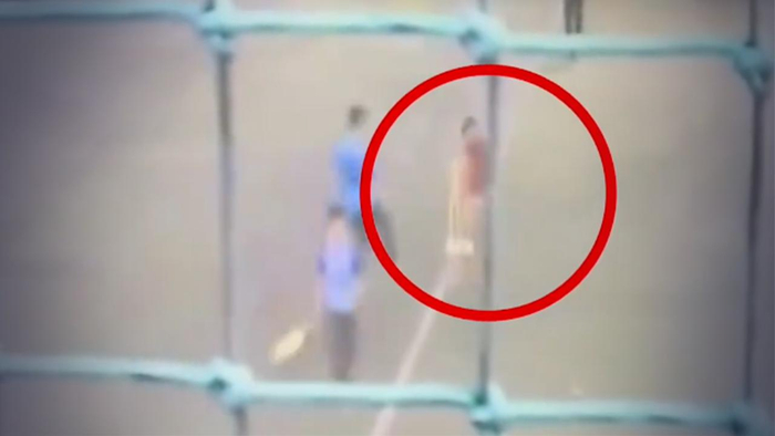 悲剧!印度一男孩玩板球被击中下体身亡,警方按"意外死亡"处置