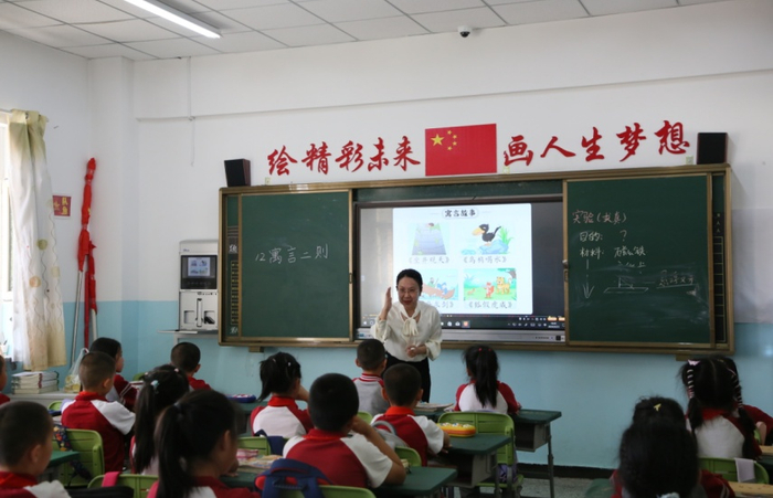 华山中学:用先进理念和奉献精神铸就边疆教育辉煌