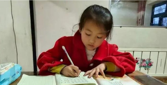 "微笑女孩"拒绝百万暴富,选择乡村生活的她,如今怎么样了?