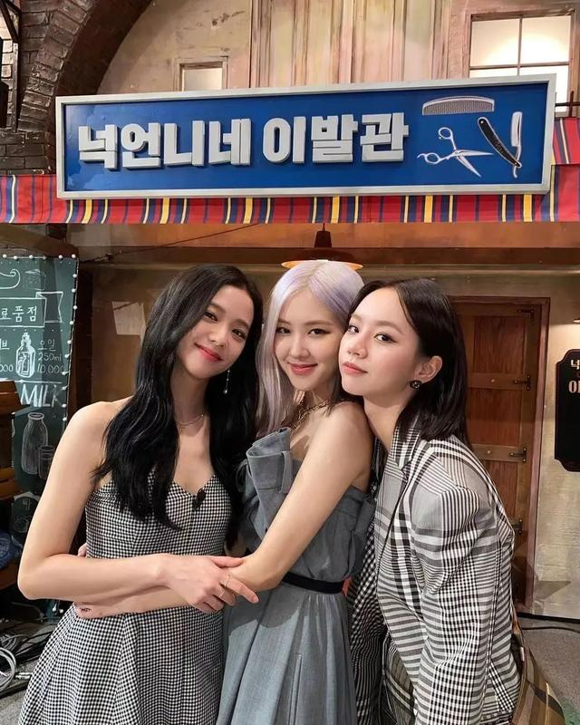 跟着穿"女团风"的内娱大美人们,为什么穿完反而变"普"了?