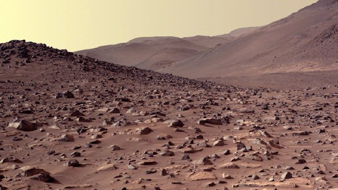 毅力号:2024年5月8日,大约午后13时25分,我的右导航相机拍摄的火星