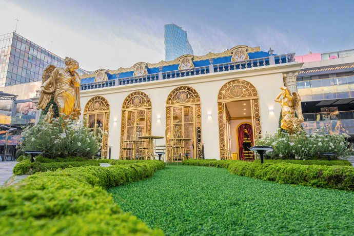 4月30日,意大利百年运动时尚品牌fila特邀fila代言人杨幂出席fila