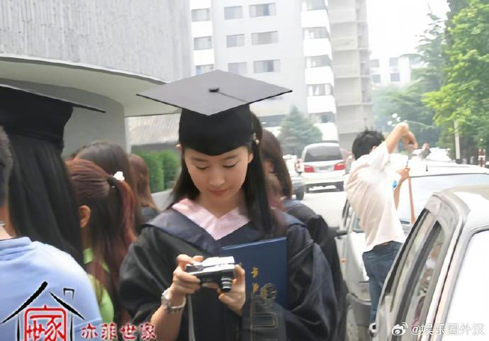 考古刘亦菲北电毕业照 676767 这时候才19岁吧 美的像另一个