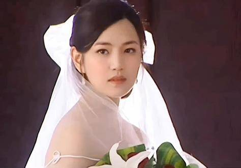 妥妥一个民国时代的优雅女性陈妍希