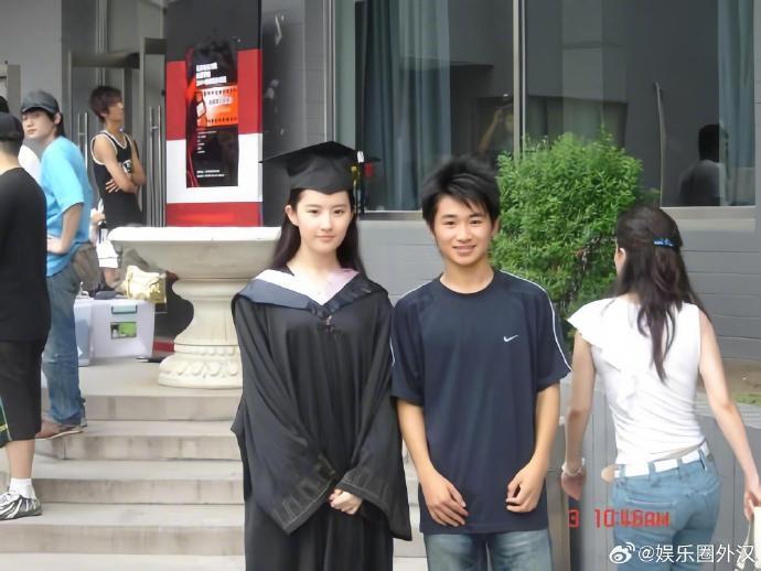 考古刘亦菲北电毕业照 676767 这时候才19岁吧 美的像另一个