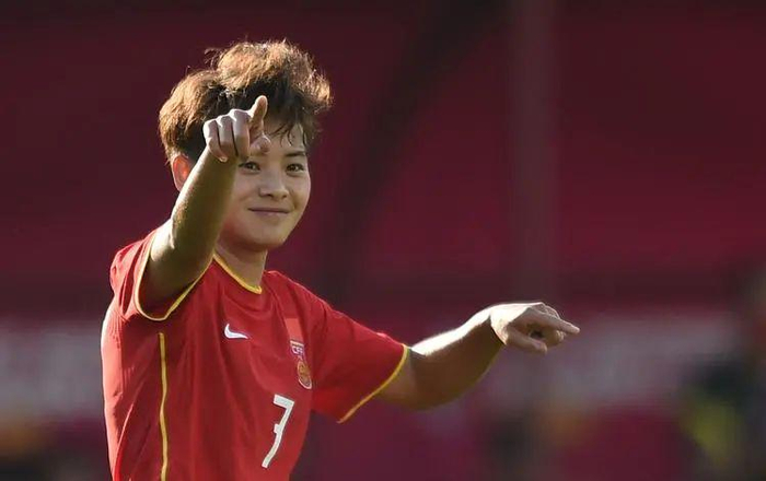 凌晨1点!天津媒体宣布好消息:恭喜中国女足,王霜可以安心了