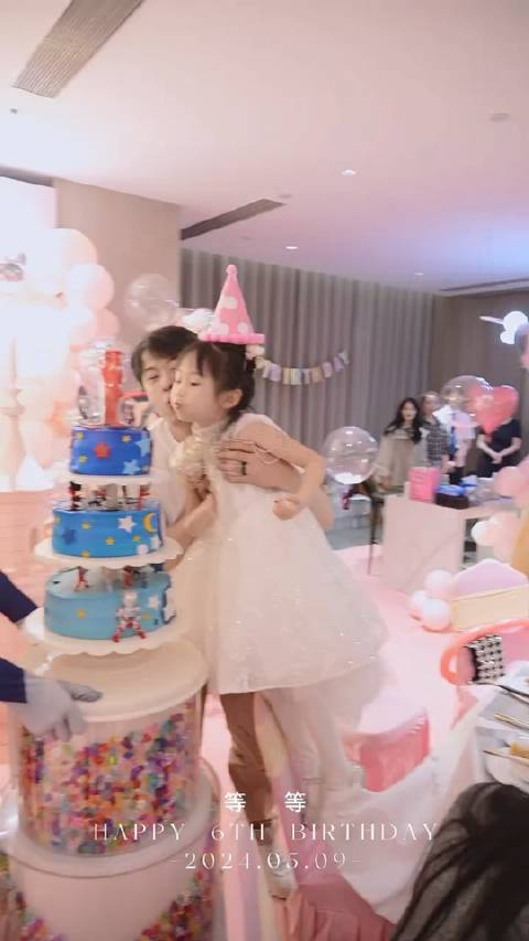 辛巴和初瑞雪陪女儿等等过生日!