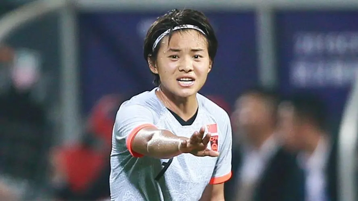 凌晨1点!天津媒体宣布好消息:恭喜中国女足,王霜可以安心了