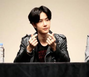 可爱比心的小奶包