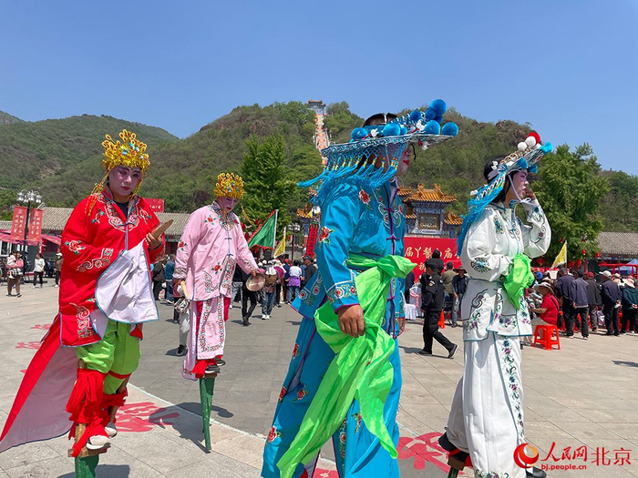 组图:北京平谷丫髻山庙会开幕 邀游客体验非遗文化魅力