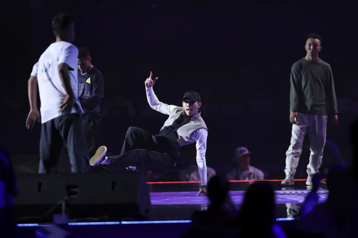 亮点一:街舞年代秀表演团队:caster,sync,studio x,上海高校街舞联盟