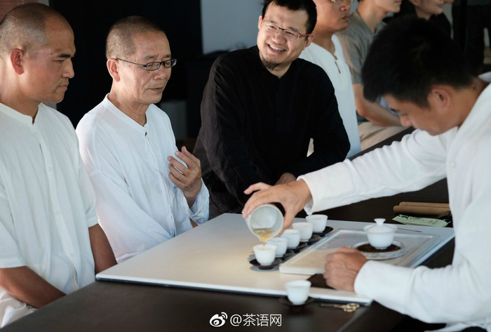 要吃出名堂只是客人来的时间,终归短暂,比不得林炳辉一人面对深山老林