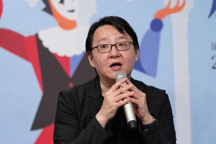 "卷王"打工人如何破局?请看《一仆二主》 现代版