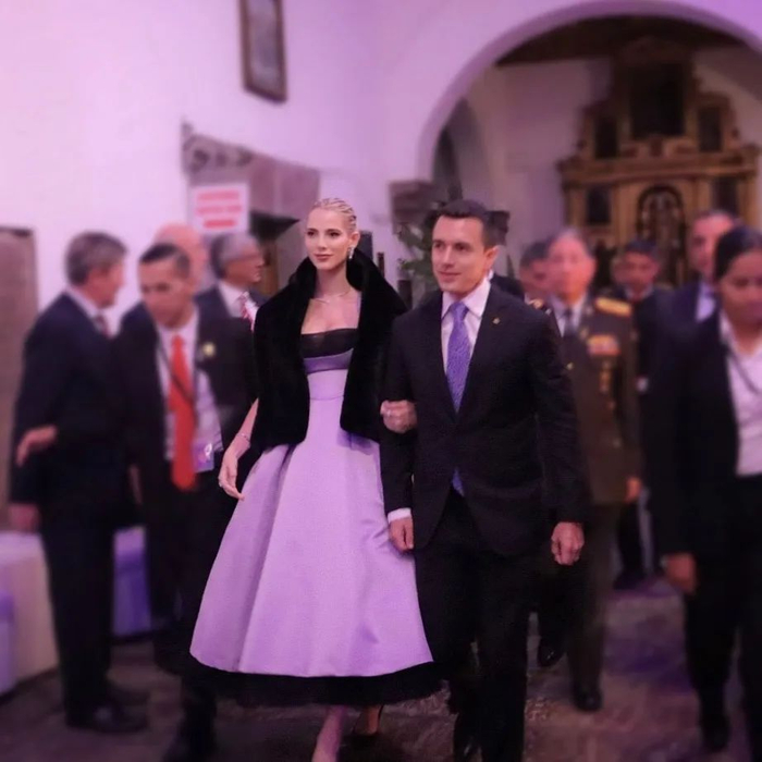 她26岁当上第一夫人,美貌吊打女明星,居然还有八块腹肌.