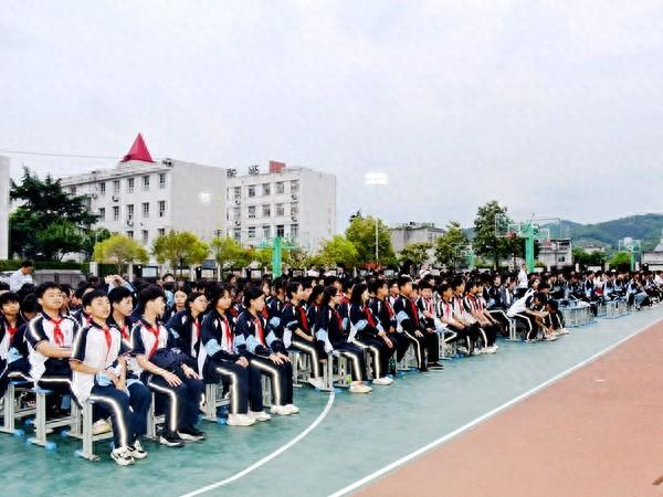 汉滨区张滩高级中学开展中华经典诗词朗诵竞赛