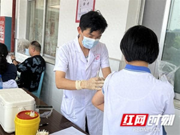 慈利二中:组织疫苗接种 守护学生安全